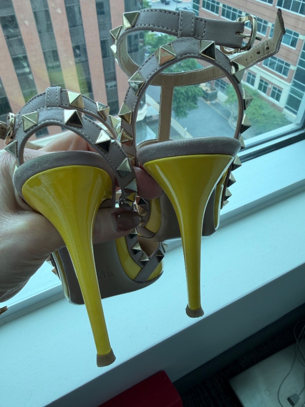 Valentino Garavani Rockstud Patent leather T-strap Yellow pumps size 7 - Picture 2 of 6
